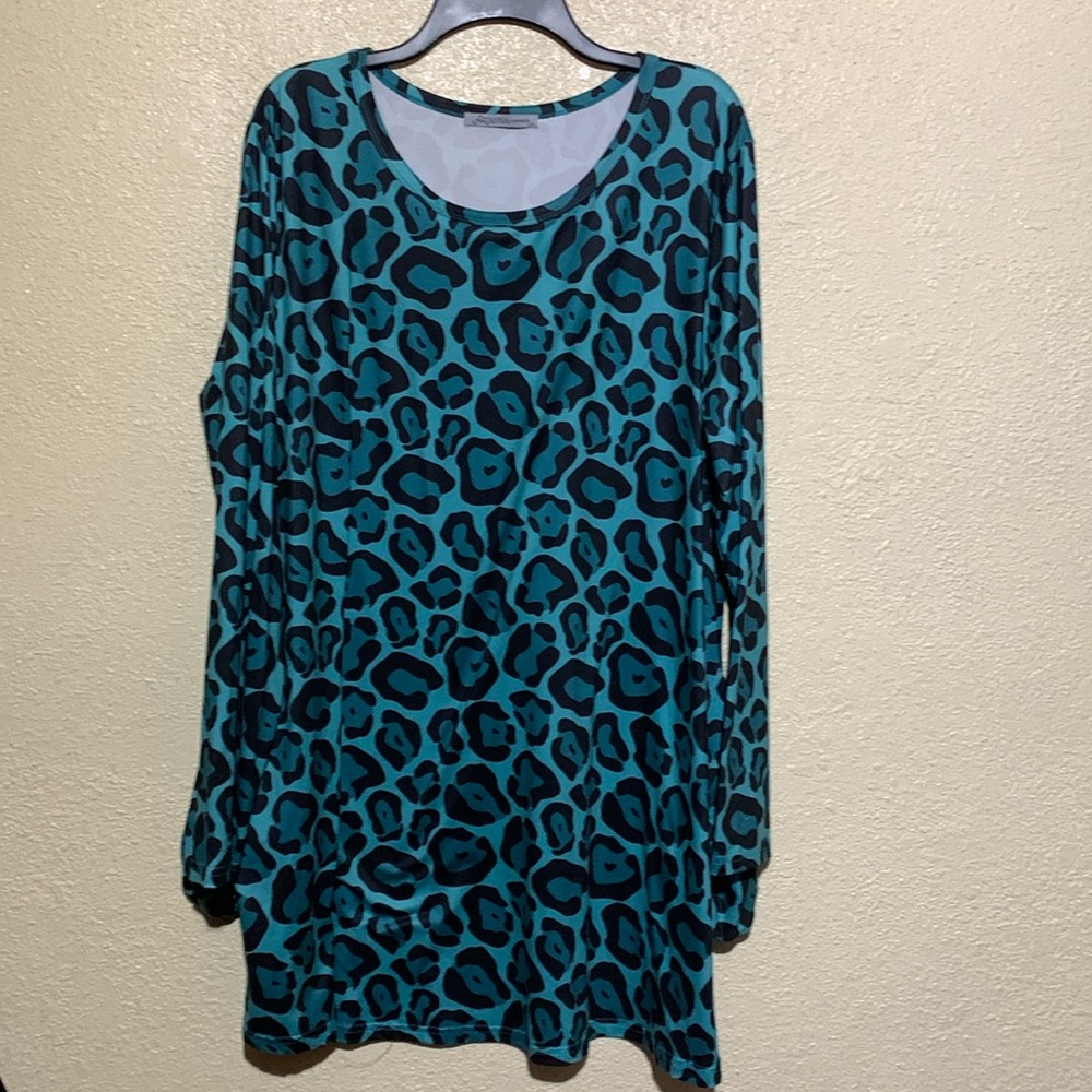 Arianna Top Blouse Tunic L XL Blue Green Black Animal Print PullOver Stretchy